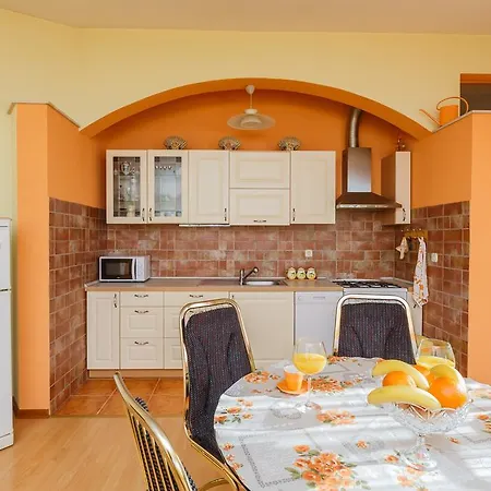 Apartment Lucija Kastela